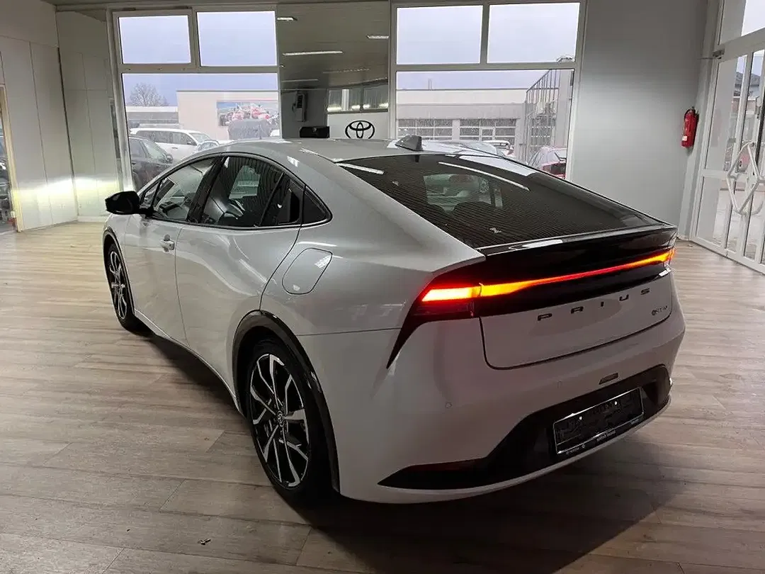 Toyota Prius - Thumbnail 7