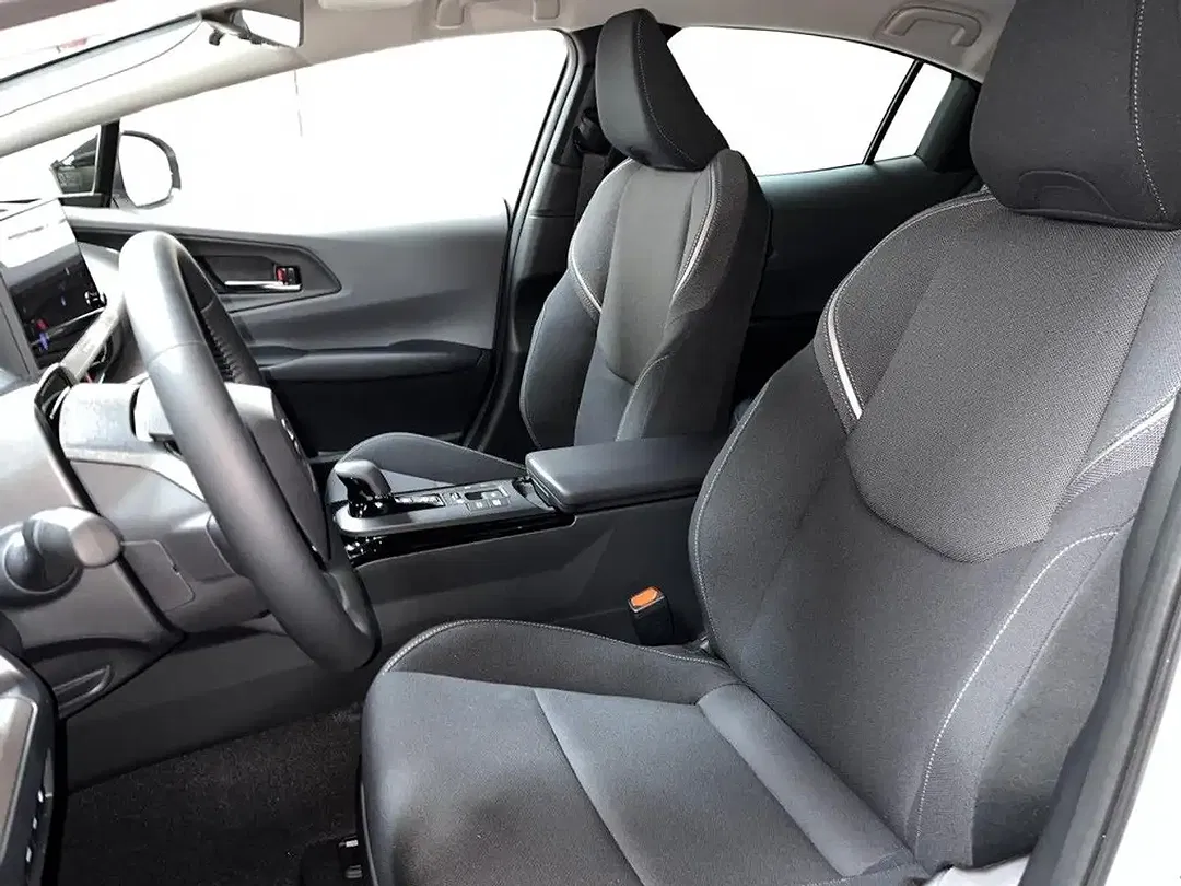Toyota Prius - Thumbnail 8