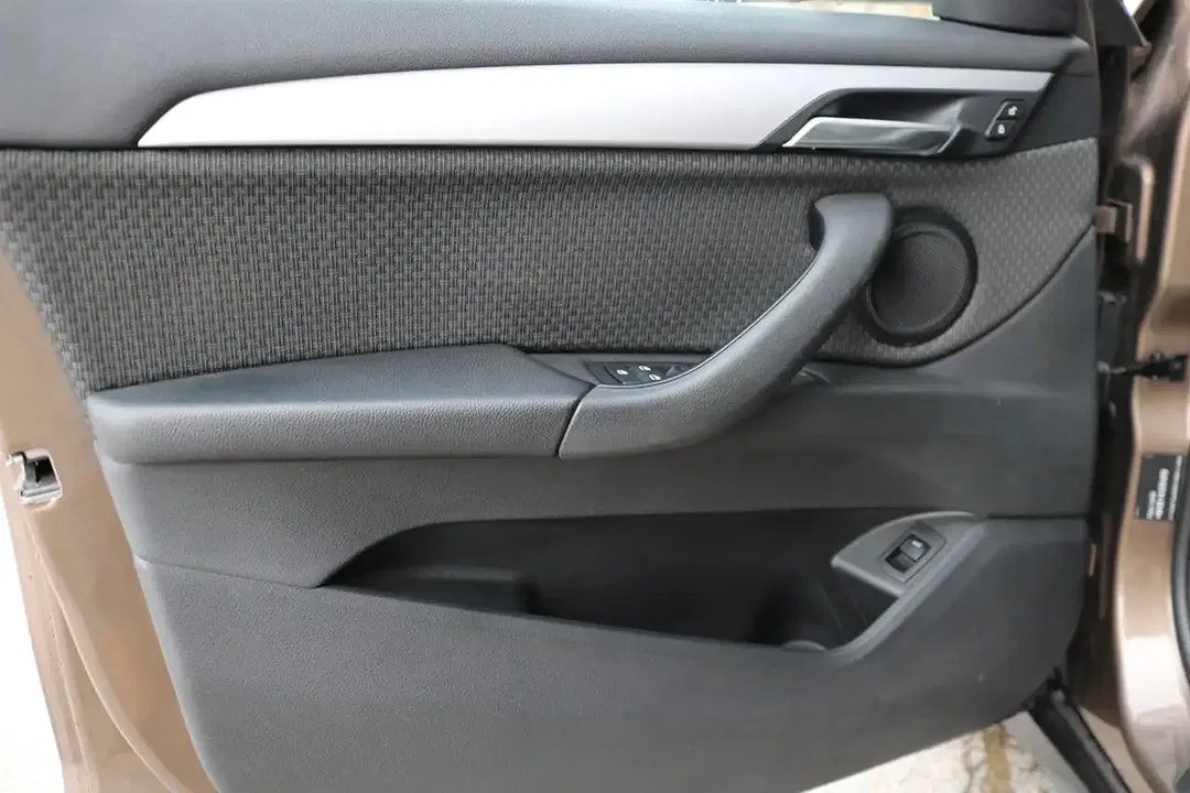 BMW X1 - Thumbnail 6