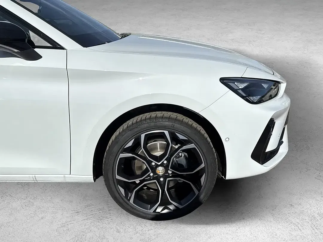 CUPRA Leon - Thumbnail 4
