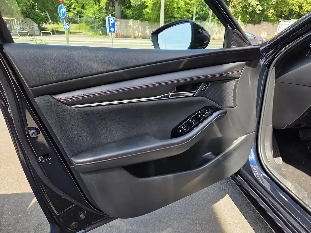 Mazda 3 - Thumbnail 5