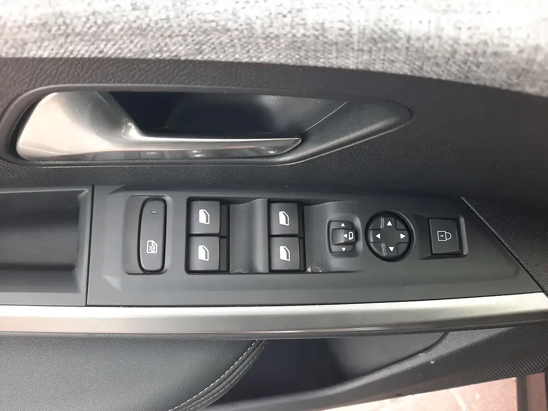 Peugeot 5008 - Thumbnail 11