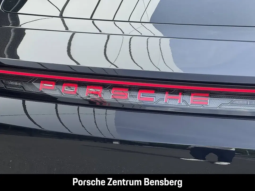 Porsche Taycan - Thumbnail 12