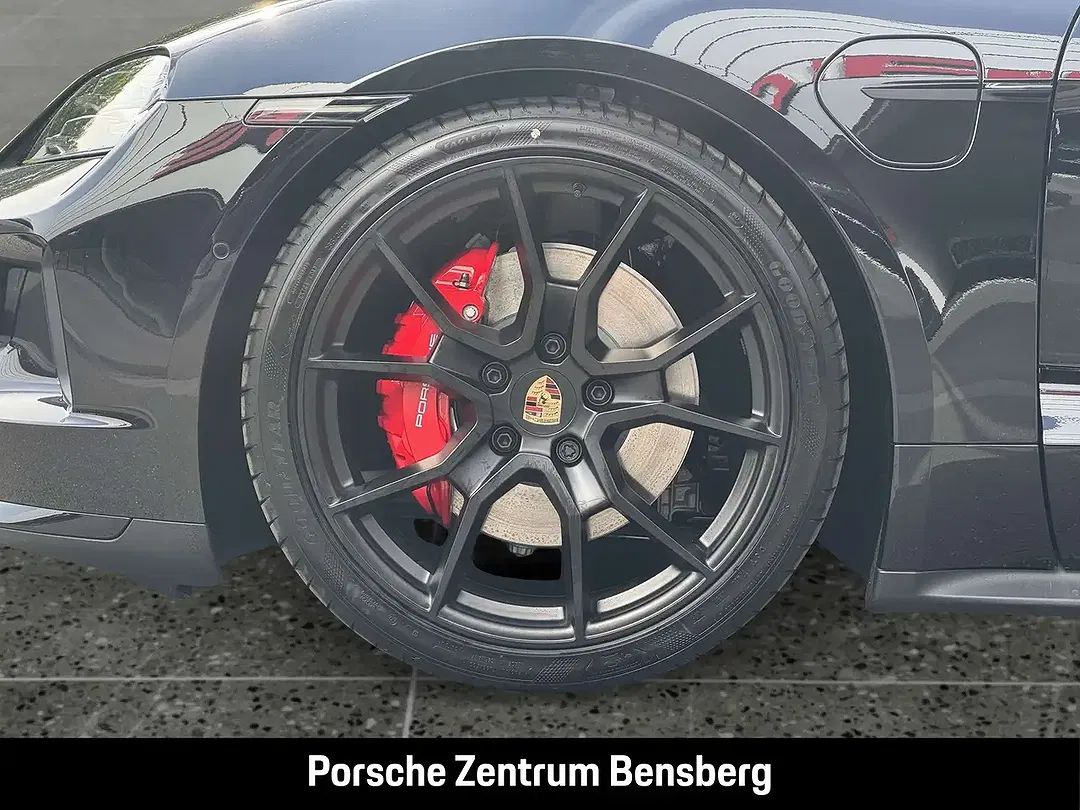 Porsche Taycan - Thumbnail 13