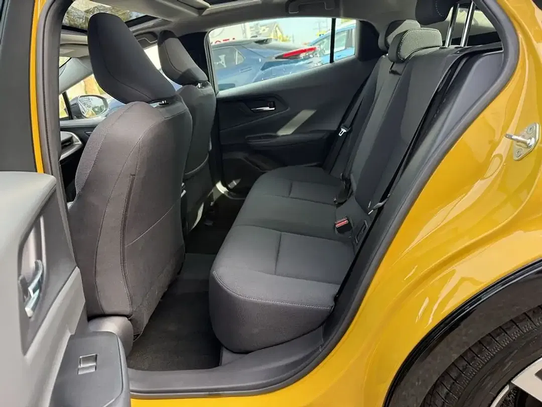 Toyota Prius - Thumbnail 10
