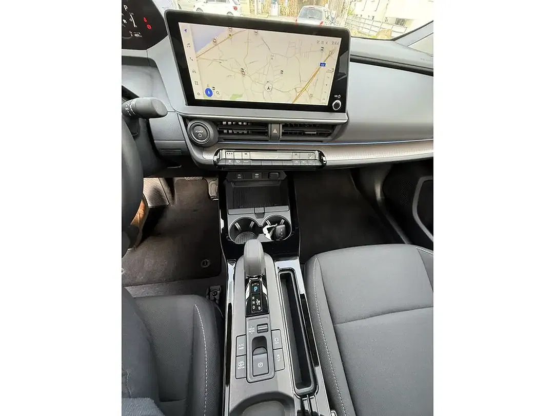 Toyota Prius - Thumbnail 6
