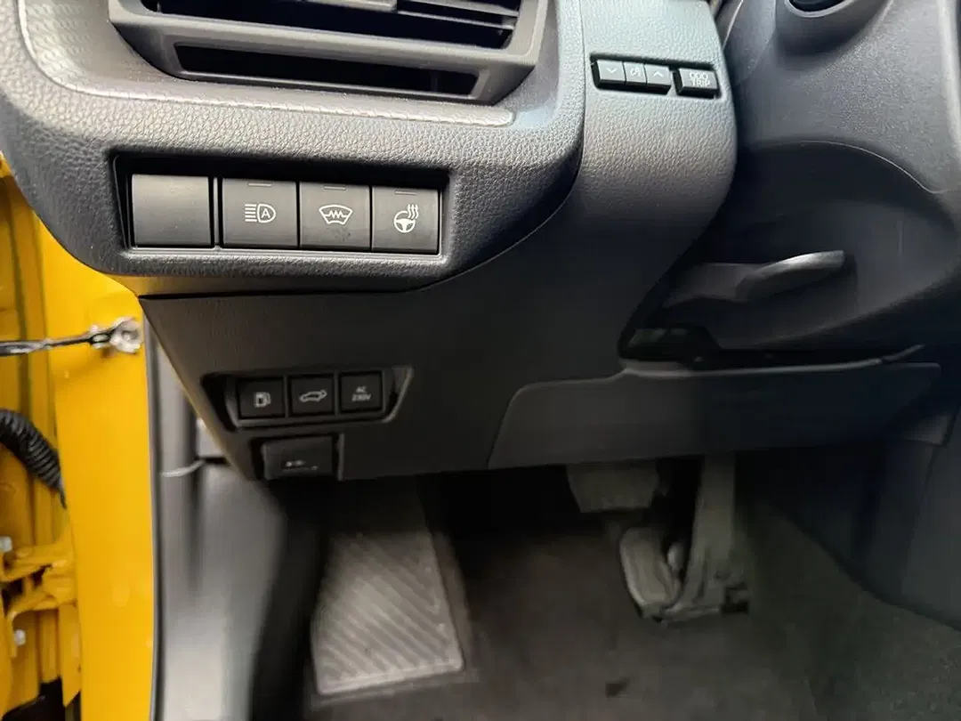 Toyota Prius - Thumbnail 7