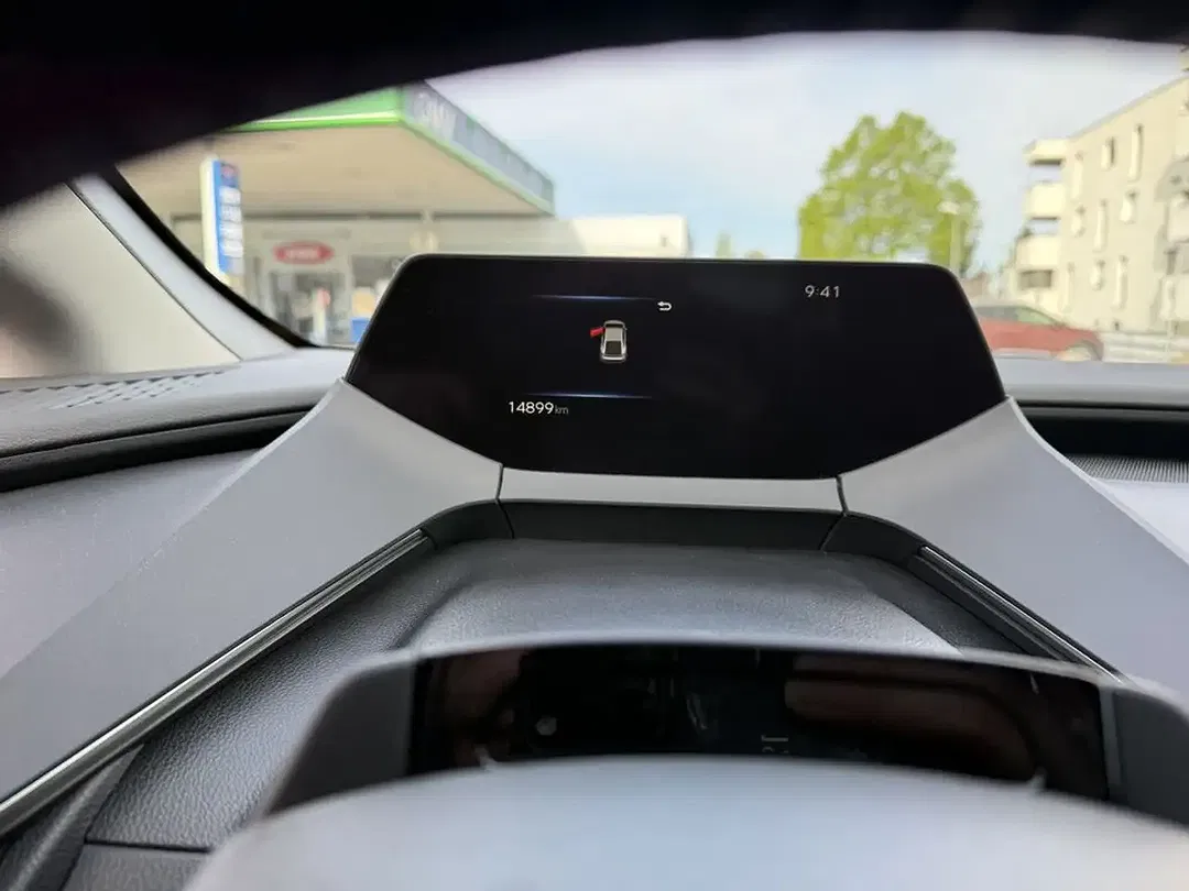 Toyota Prius - Thumbnail 8