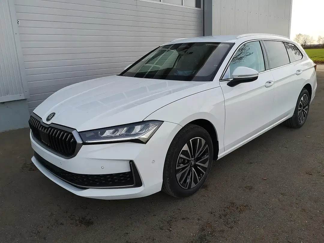 Skoda Superb - Thumbnail 1