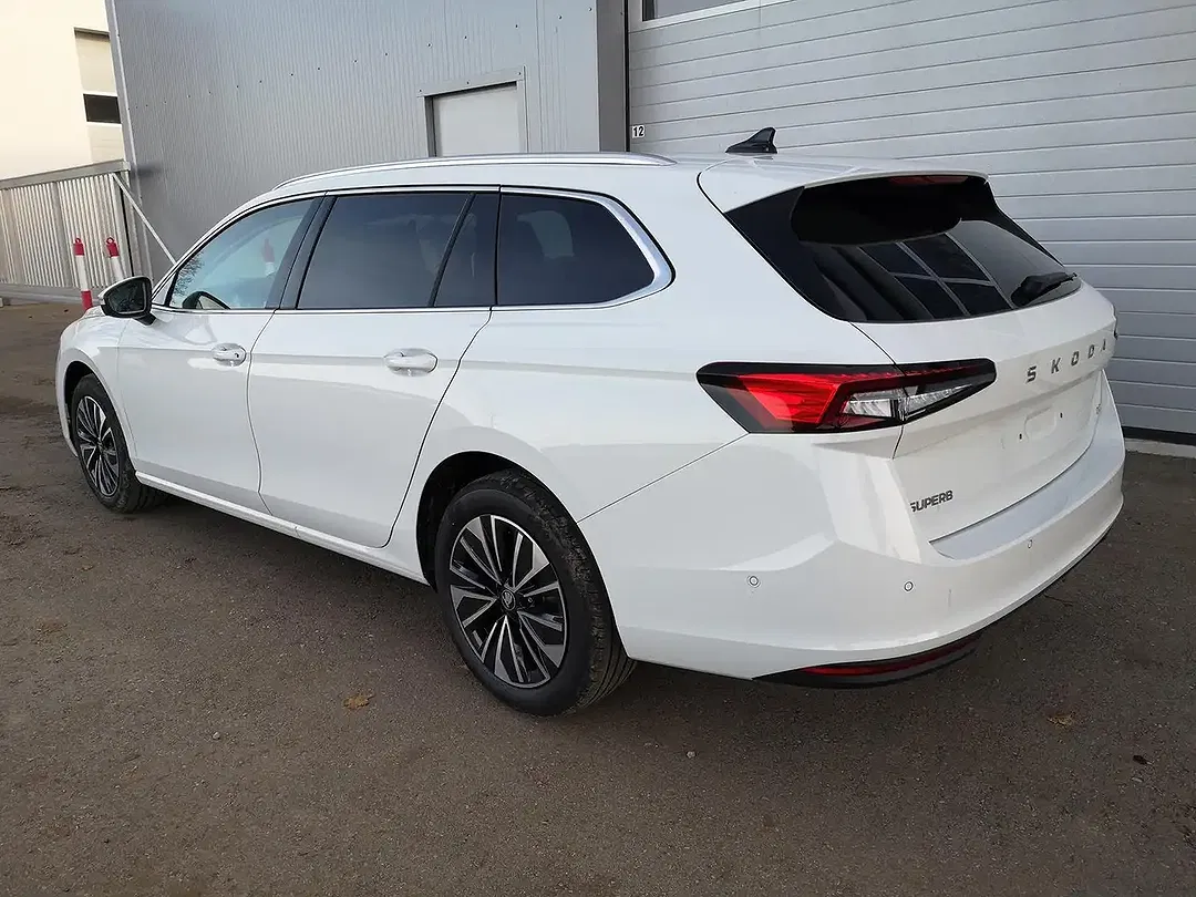 Skoda Superb - Thumbnail 2