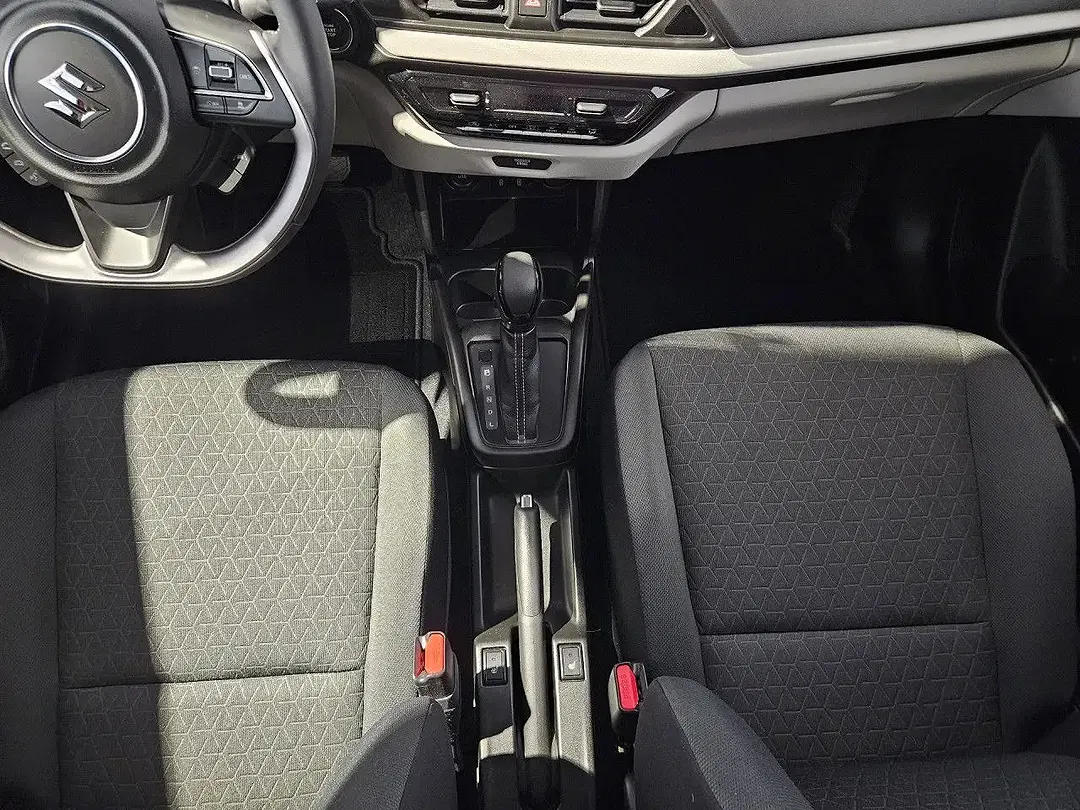 Suzuki Swift - Thumbnail 11