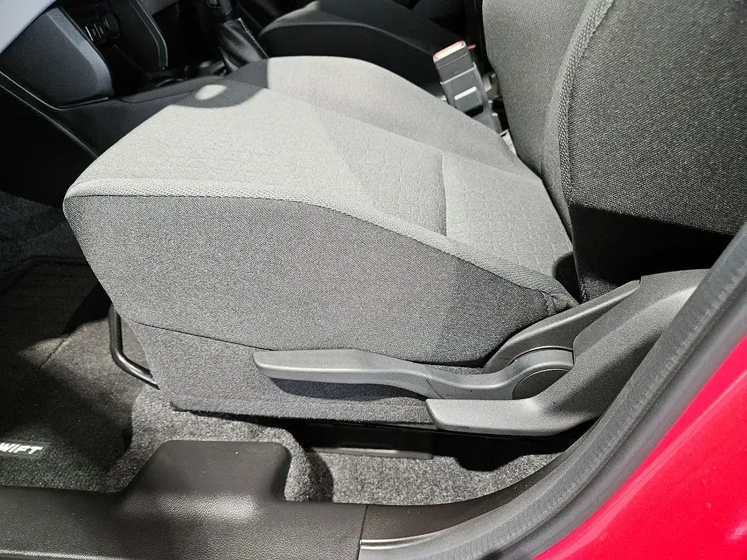Suzuki Swift - Thumbnail 4