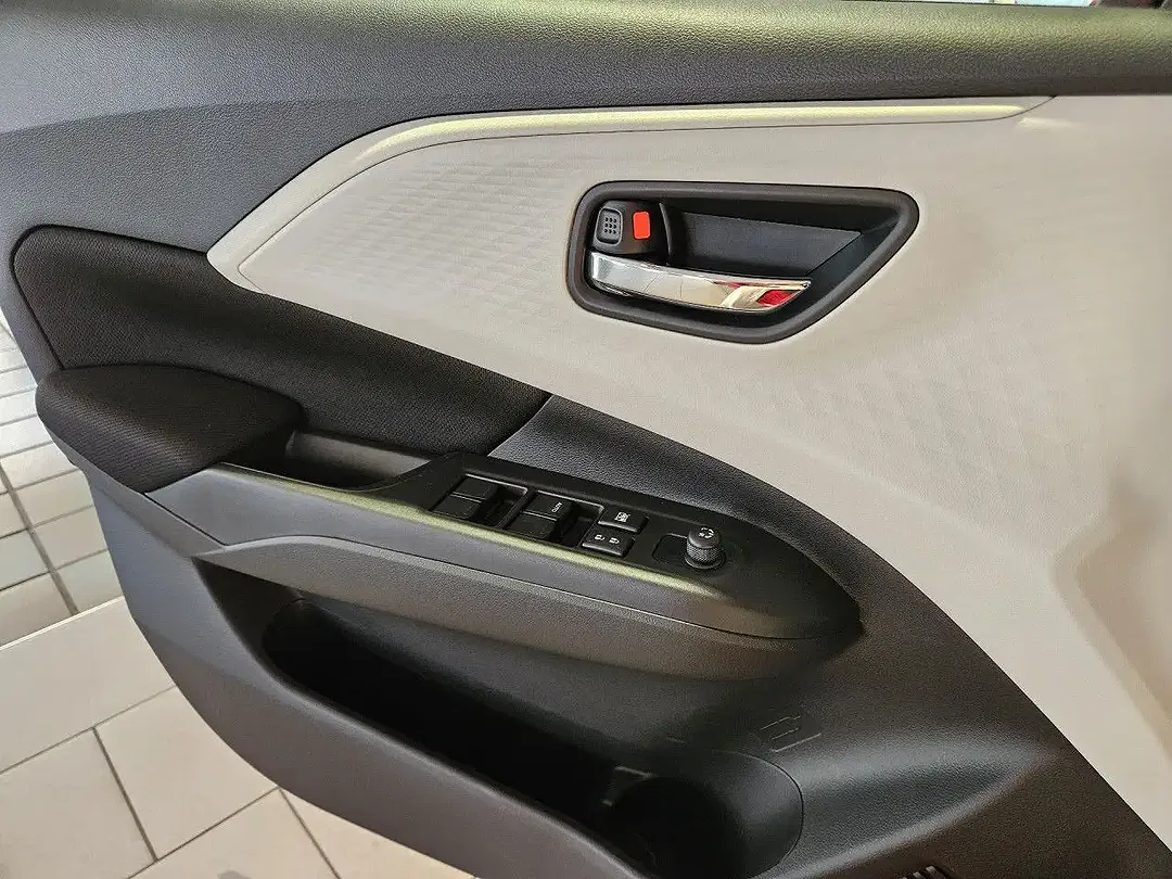 Suzuki Swift - Thumbnail 5