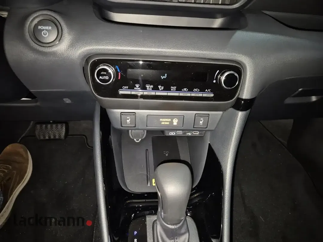 Toyota Yaris - Thumbnail 10