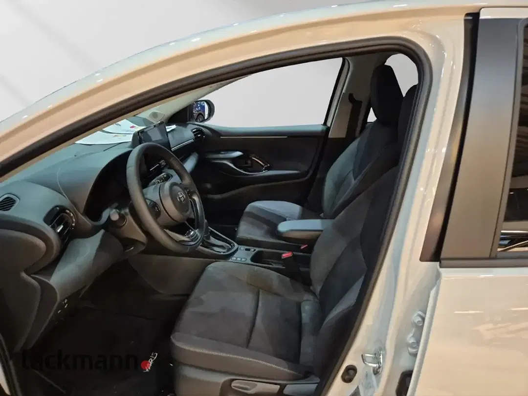 Toyota Yaris - Thumbnail 12