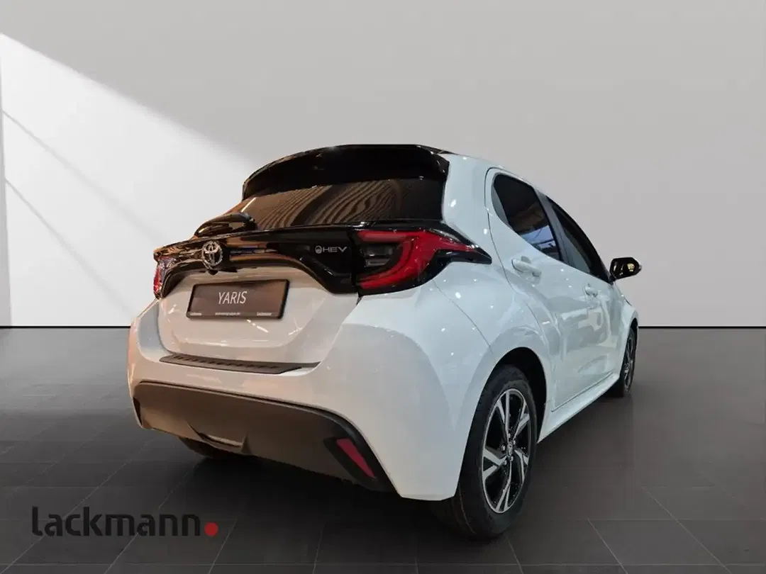 Toyota Yaris - Thumbnail 8