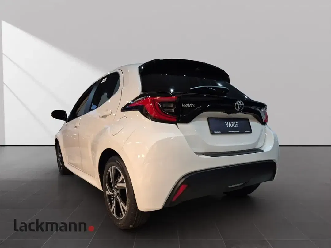 Toyota Yaris - Thumbnail 9
