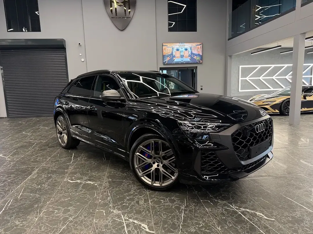 Audi RS Q8 - Thumbnail 1
