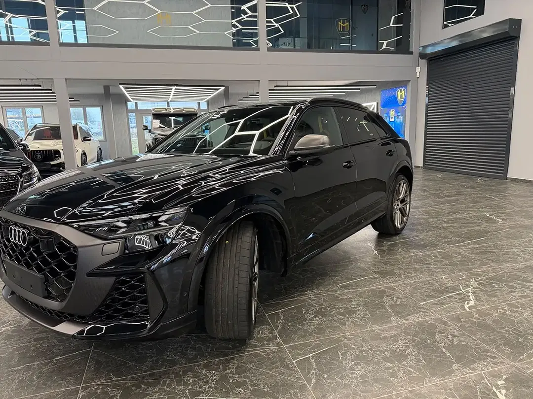 Audi RS Q8 - Thumbnail 3