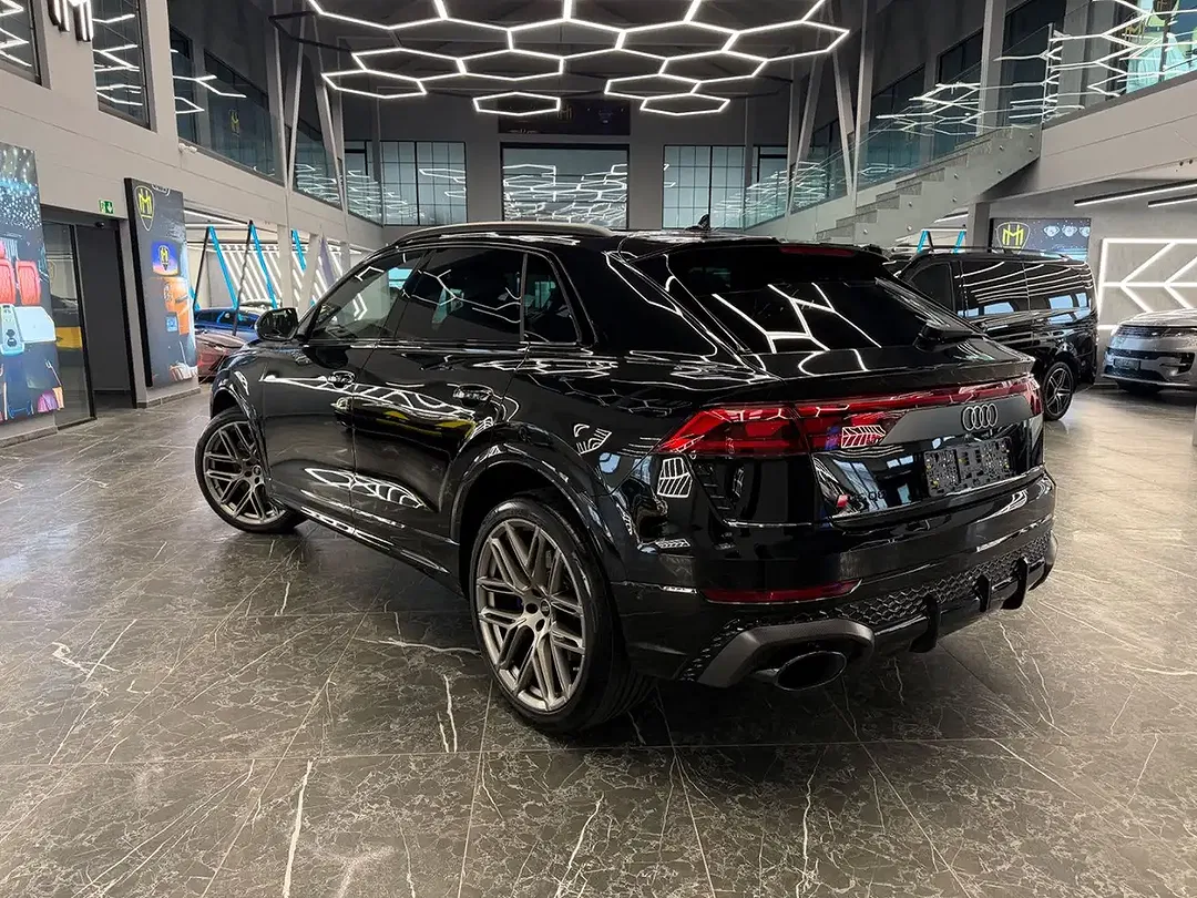 Audi RS Q8 - Thumbnail 5