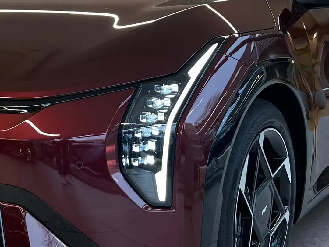 Kia EV4 - Thumbnail 5