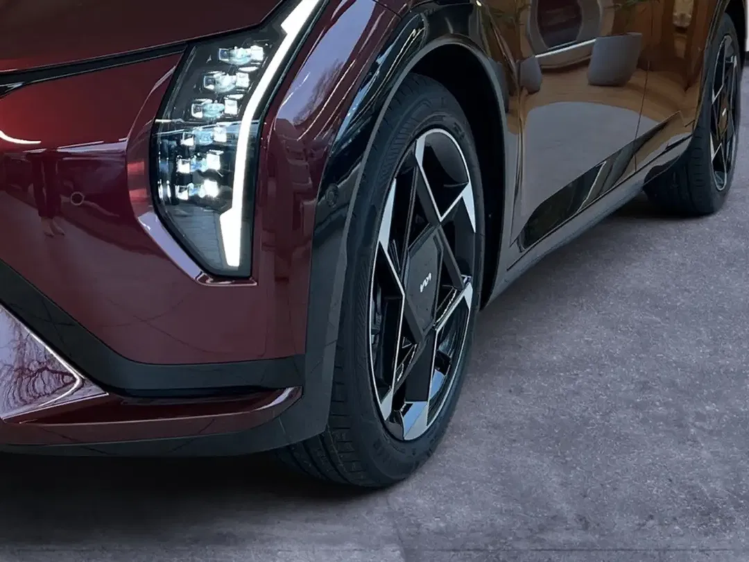 Kia EV4 - Thumbnail 6