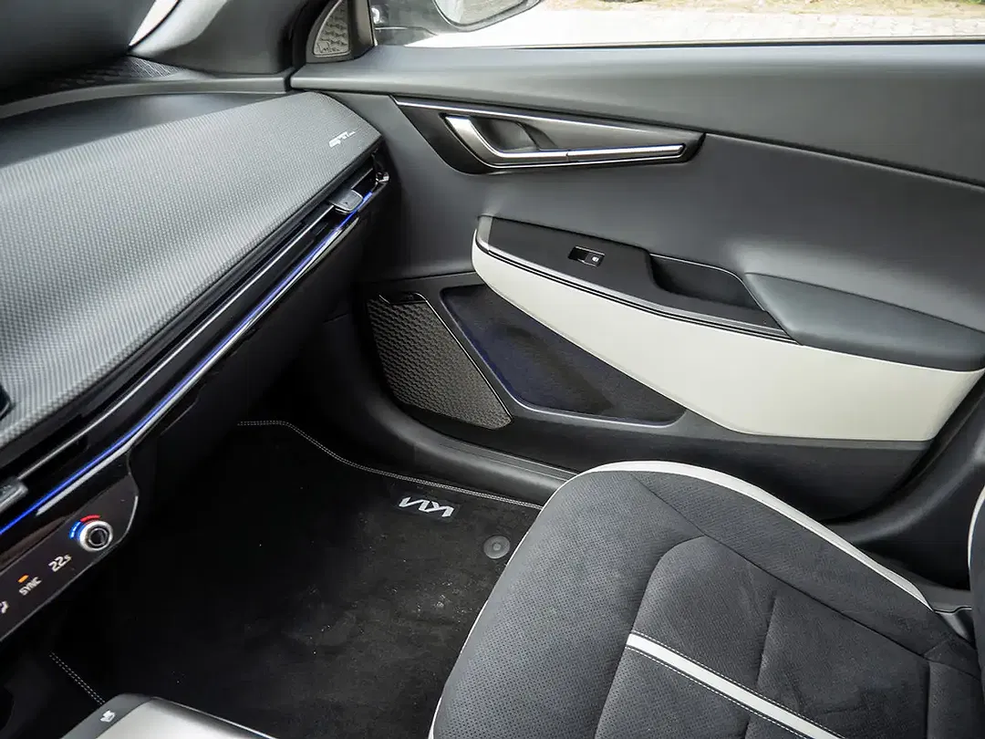 Kia EV6 - Thumbnail 14
