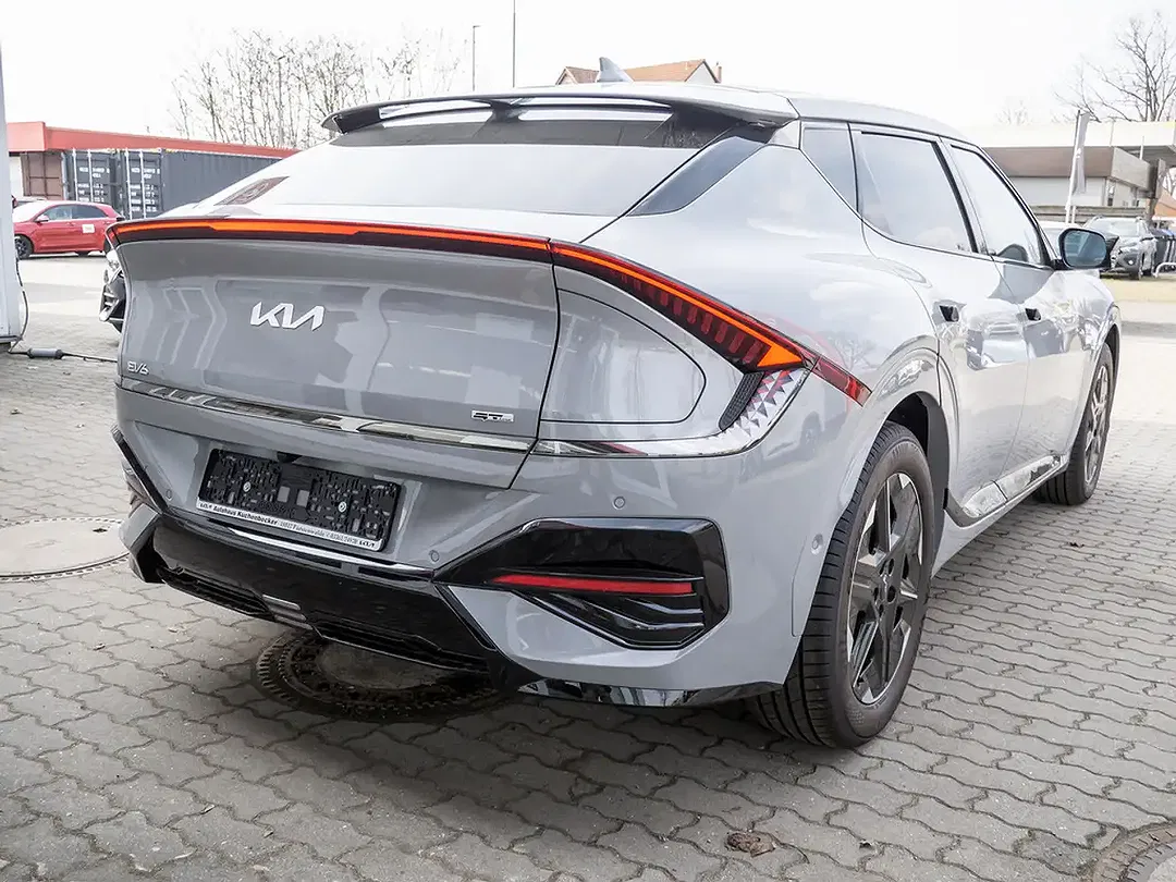 Kia EV6 - Thumbnail 2