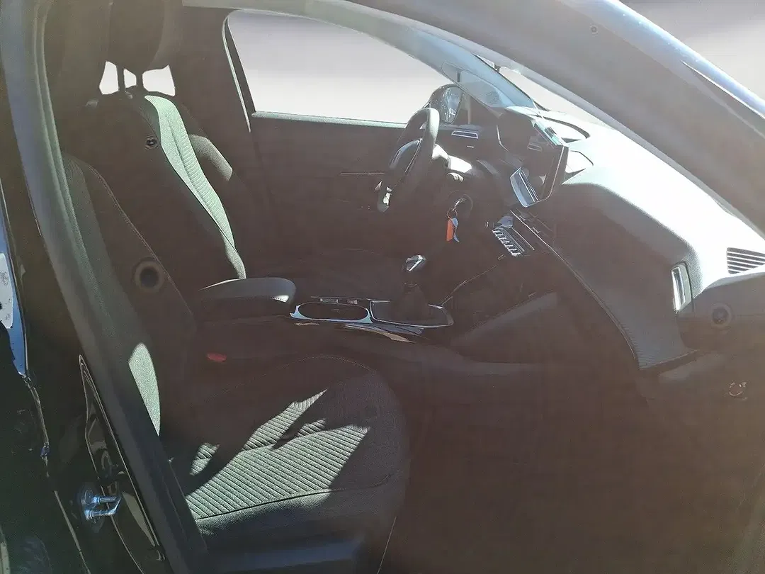 Peugeot 208 - Thumbnail 9