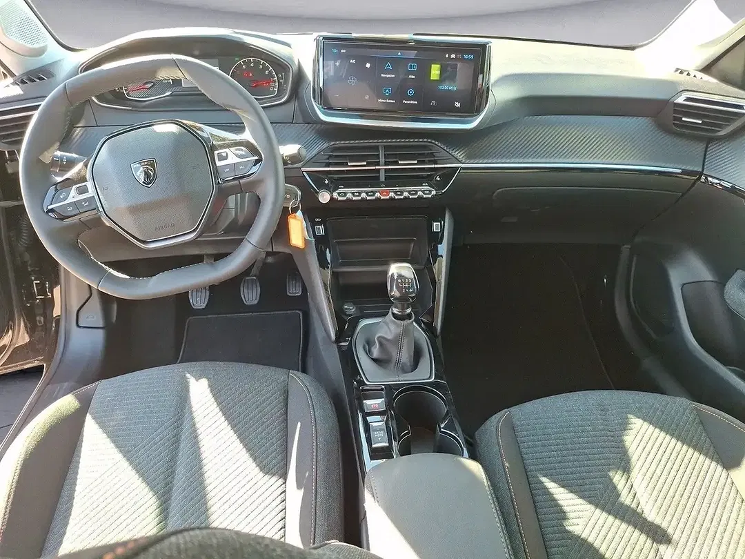Peugeot 208 - Thumbnail 8