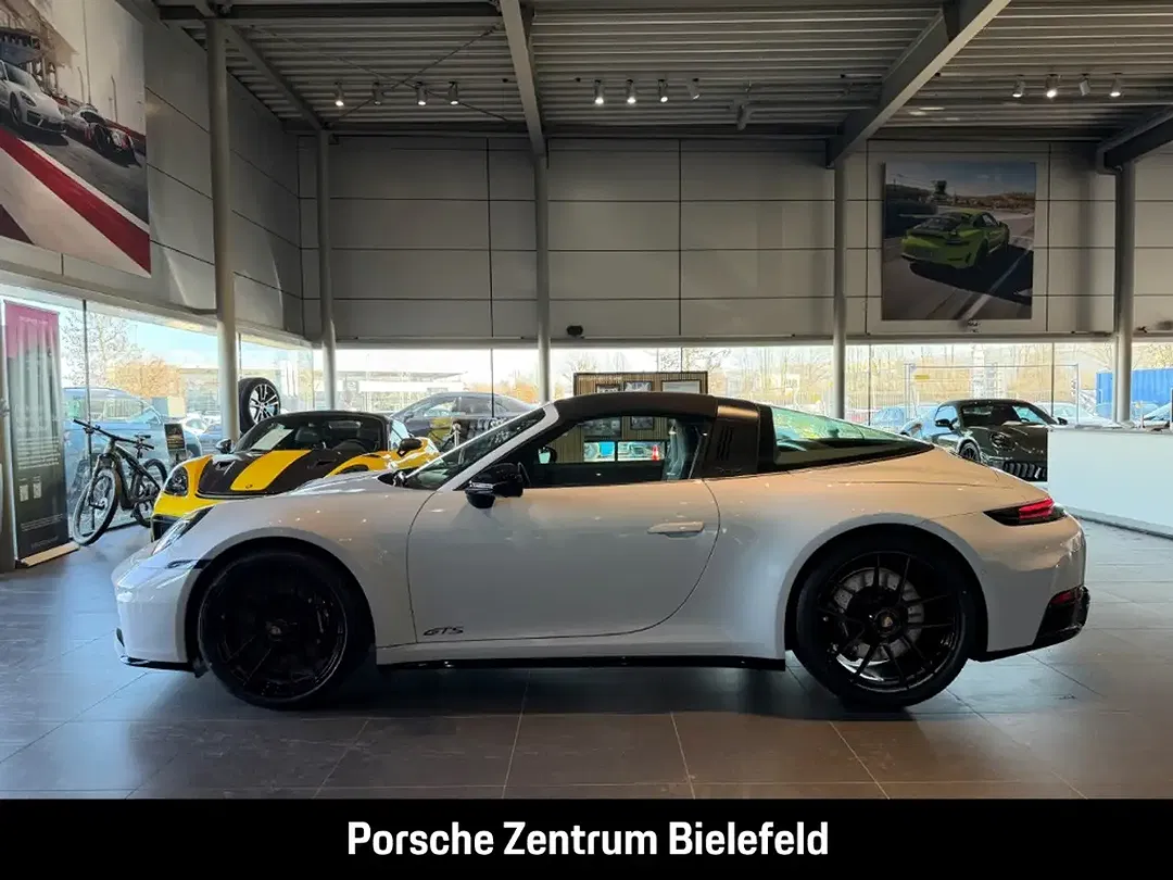 Porsche 992 - Thumbnail 2