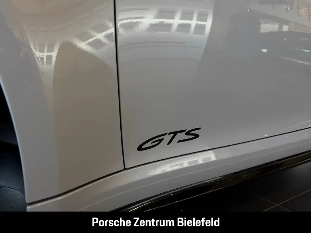 Porsche 992 - Thumbnail 9