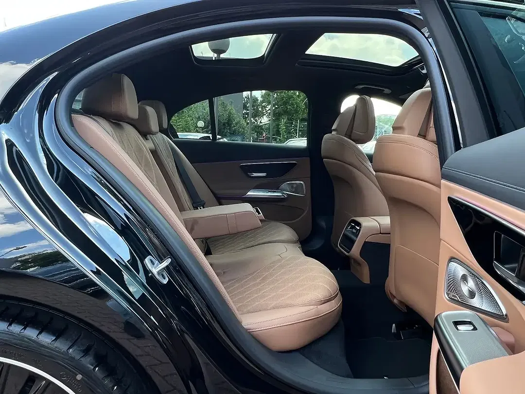 Mercedes-Benz E 200 - Thumbnail 14