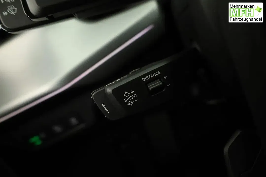 Audi Q3 - Thumbnail 9