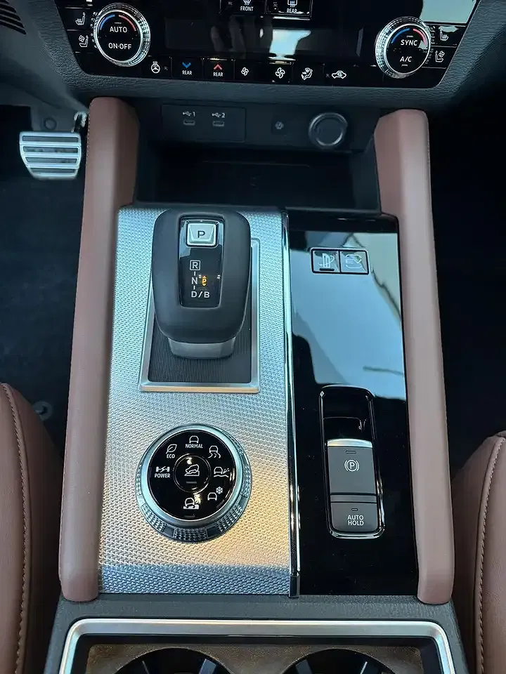 Mitsubishi Outlander - Thumbnail 12