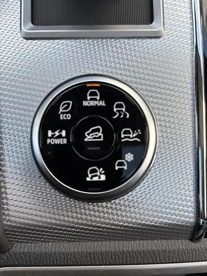 Mitsubishi Outlander - Thumbnail 13