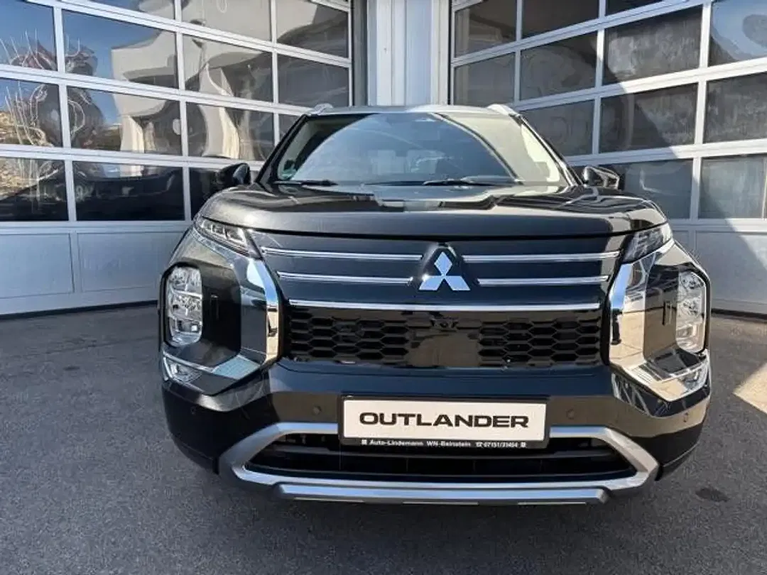 Mitsubishi Outlander - Thumbnail 3