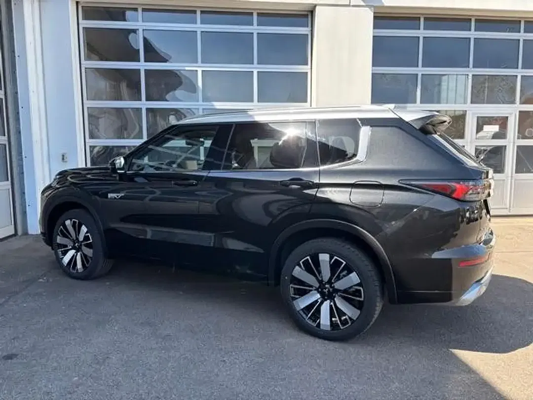 Mitsubishi Outlander - Thumbnail 4