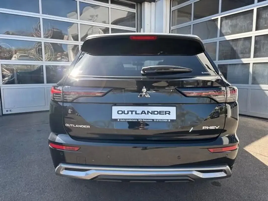 Mitsubishi Outlander - Thumbnail 5
