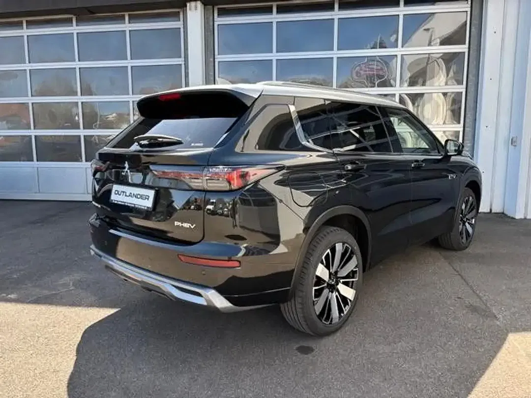 Mitsubishi Outlander - Thumbnail 6