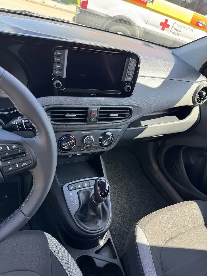 Hyundai i10 - Thumbnail 9