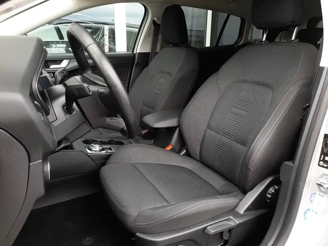 Ford Focus - Thumbnail 10
