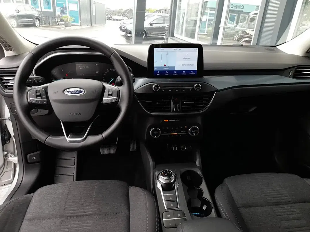 Ford Focus - Thumbnail 3