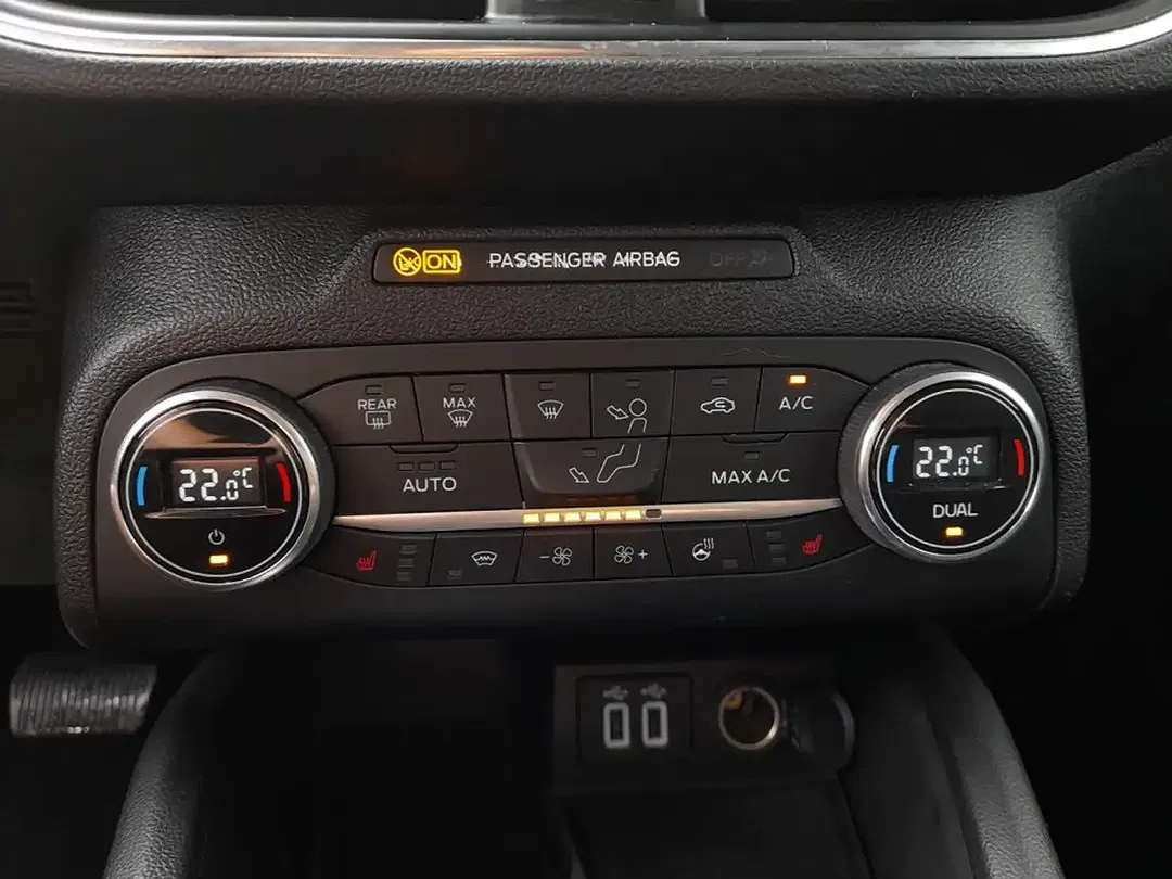 Ford Focus - Thumbnail 6