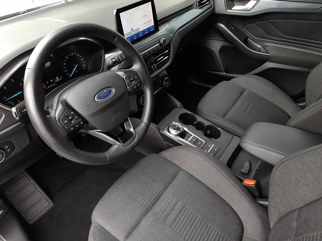 Ford Focus - Thumbnail 9