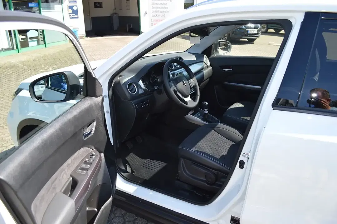 Suzuki Vitara - Thumbnail 10