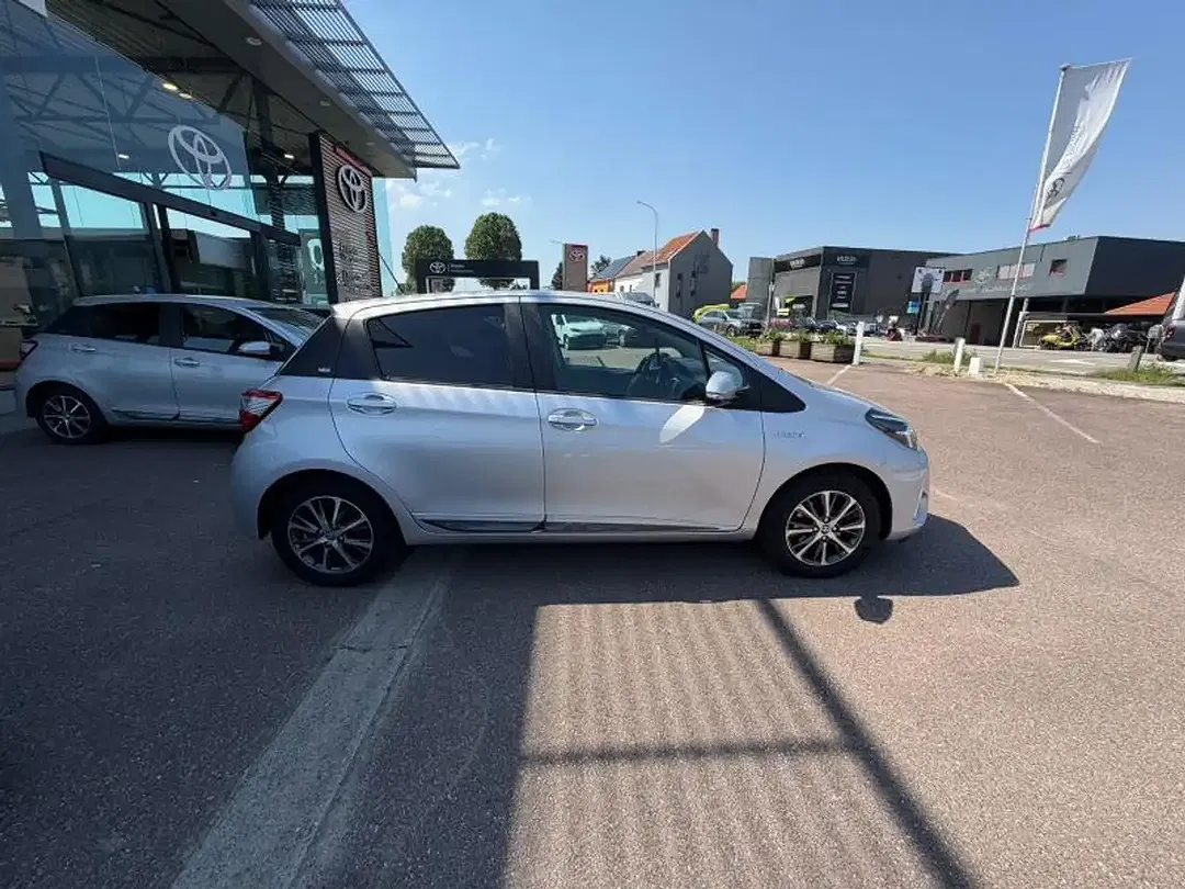 Toyota Yaris - Thumbnail 4