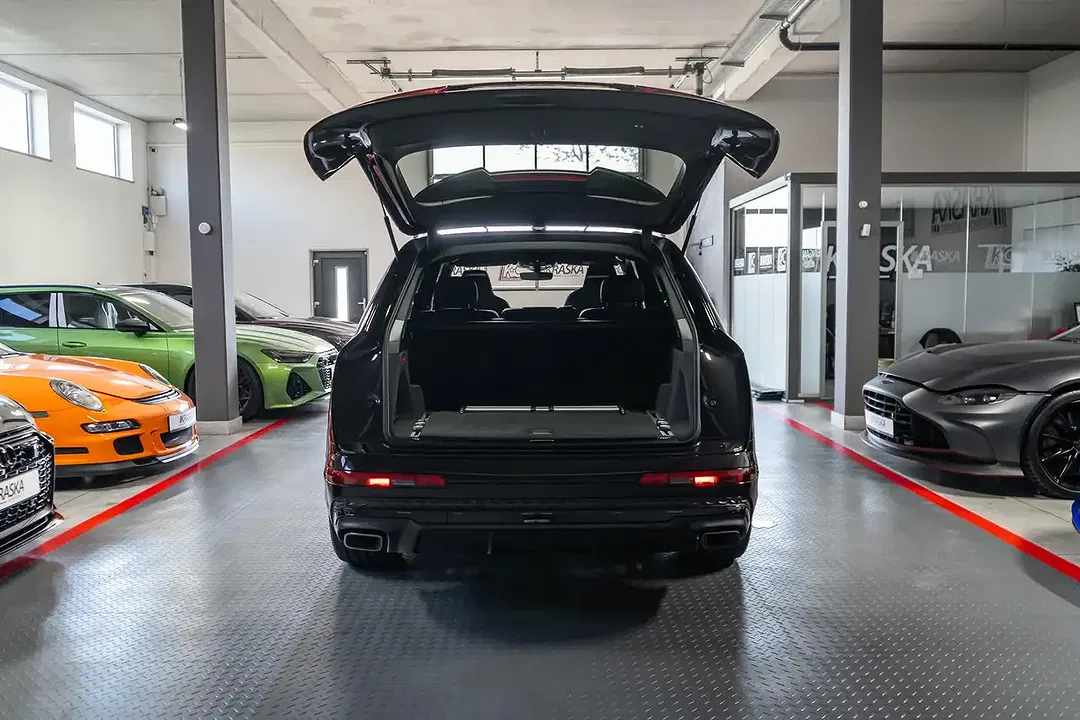 Audi Q7 - Thumbnail 10