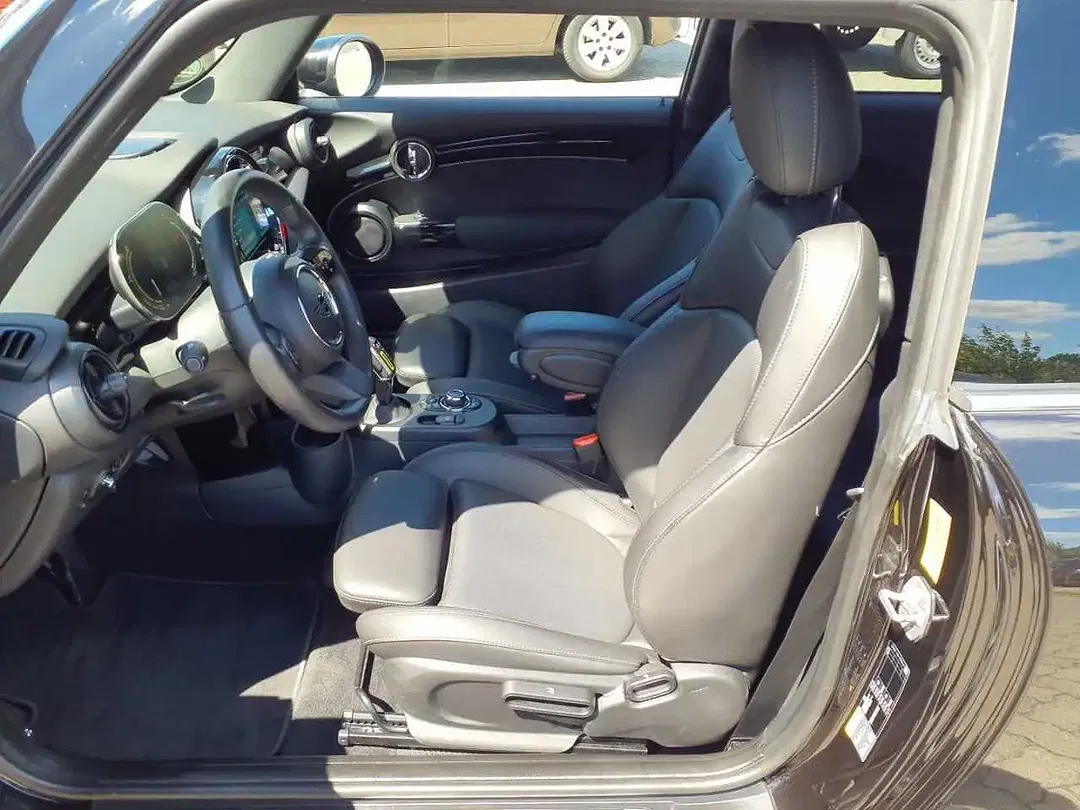 MINI Cooper SE - Thumbnail 8