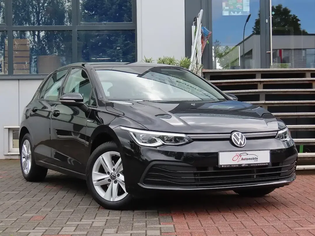 Volkswagen Golf - Thumbnail 1